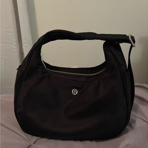 Lululemon mini shoulder bag  (now city essentials) 4L Black*silver hardware*
